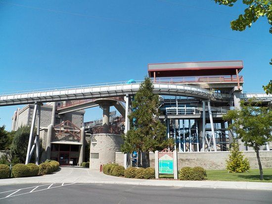 McNary Dam and the Pacific Salmon Visitor Information Center