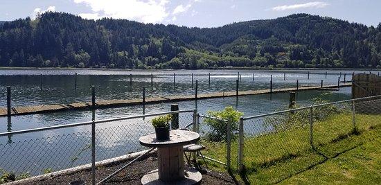 Kelley's Place Bar & Lounge