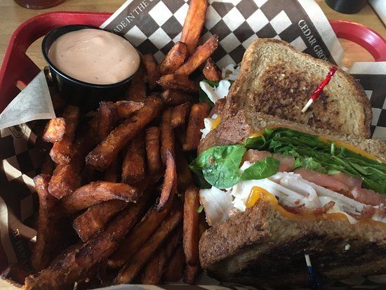 Two Town Pub & Cafe