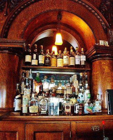 Gino's Restaurant & Bar
