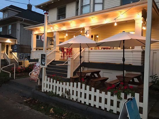 Lela's Bistro