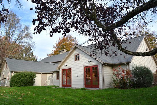 Bush Barn Art Center