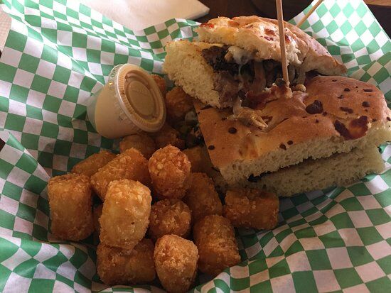 Growler's Pizza Grill